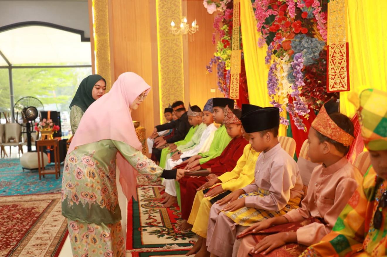 Pemkab Siak Hadir untuk Warga, Sunat dan Nikah Massal Warnai HUT ke-27